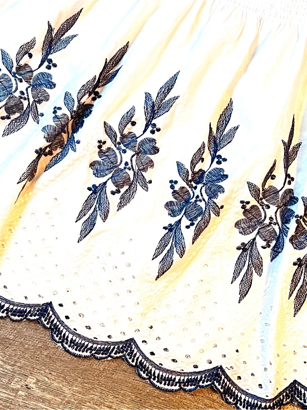Coco + Carmen L/XL White Blue Floral Eyelet Off Shoulder Boho Blouse - Picture 4 of 10